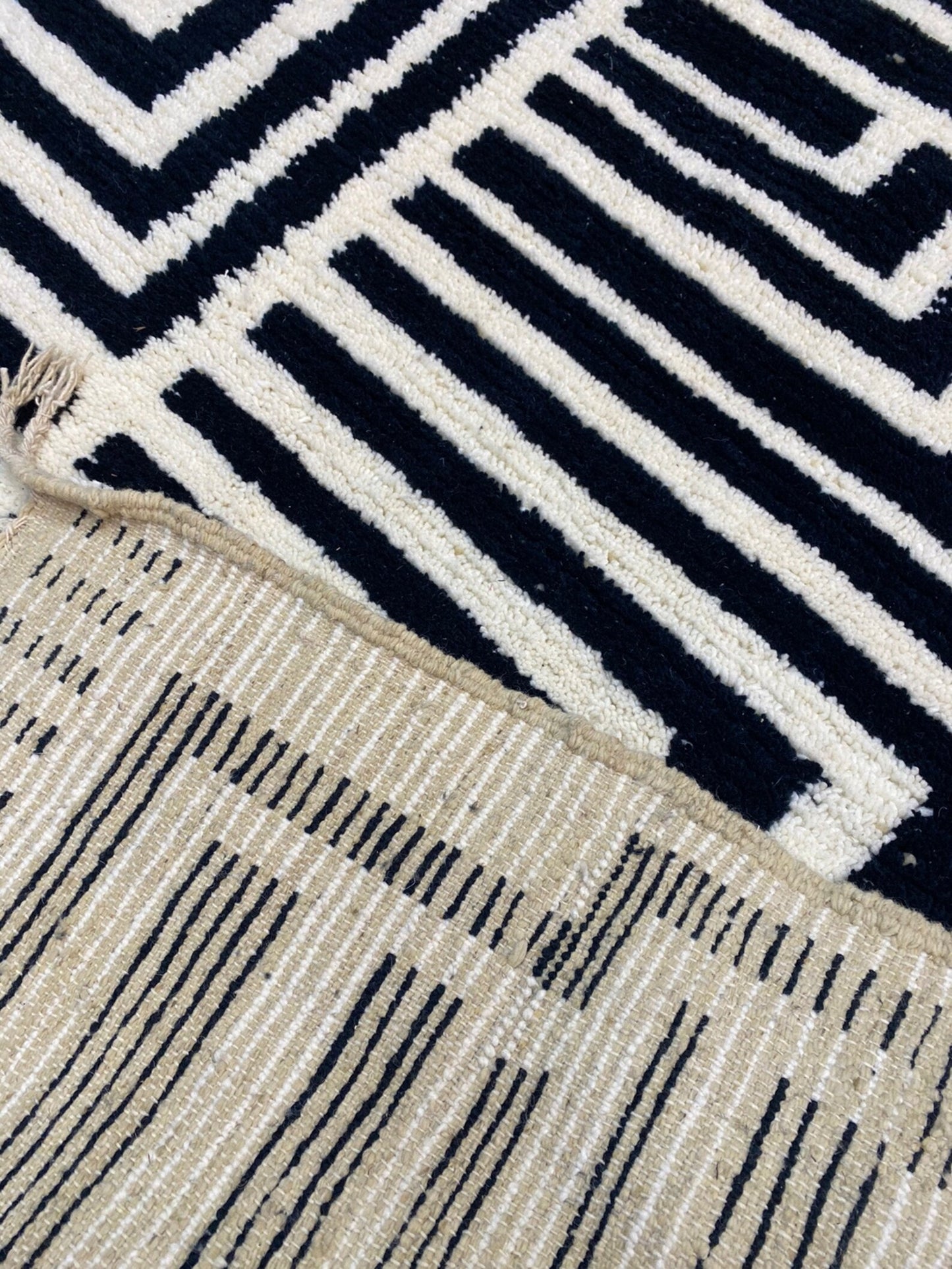 New Beni Ouarain Rug–White And Black