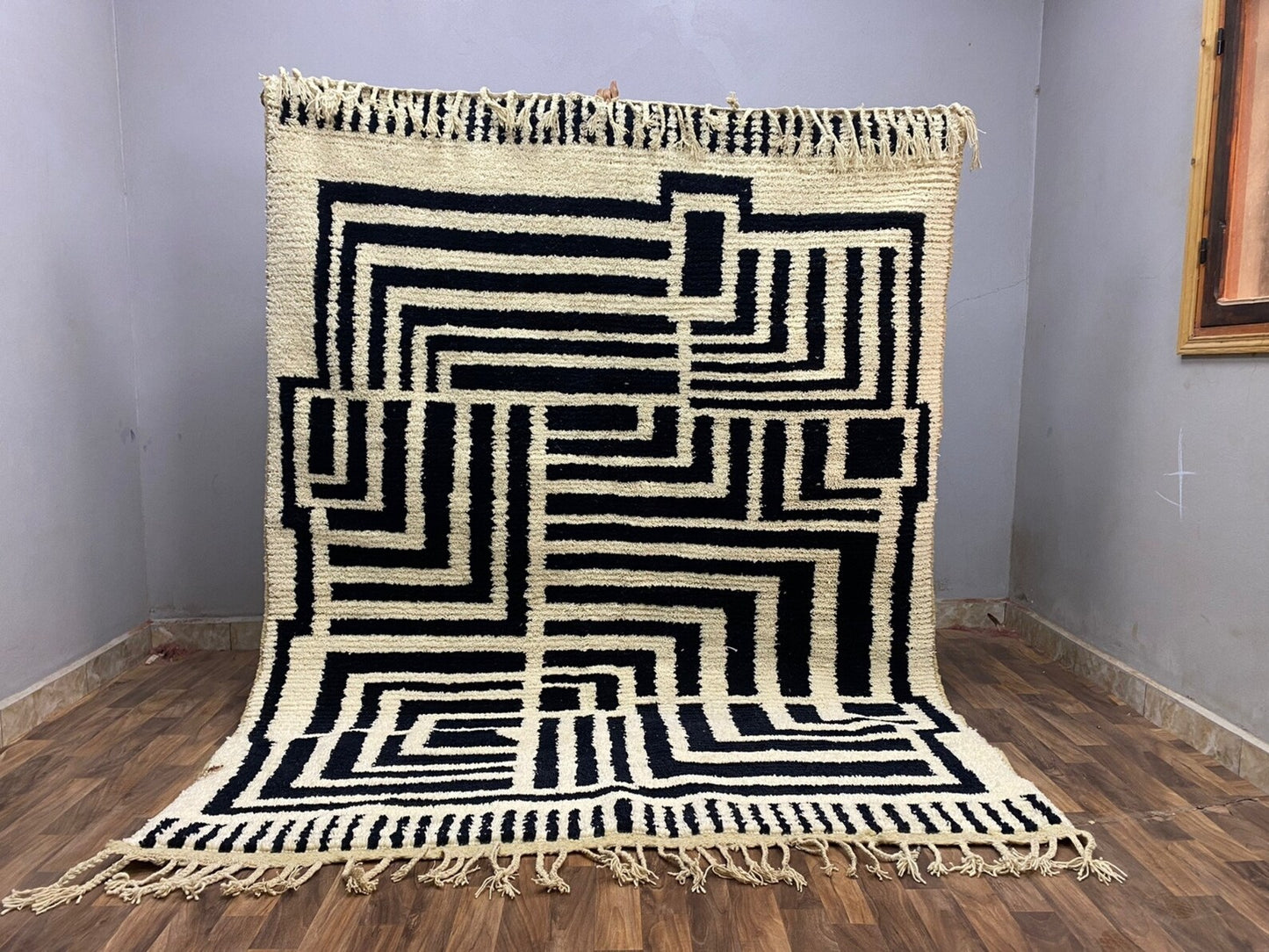 New Beni Ouarain Rug–White And Black