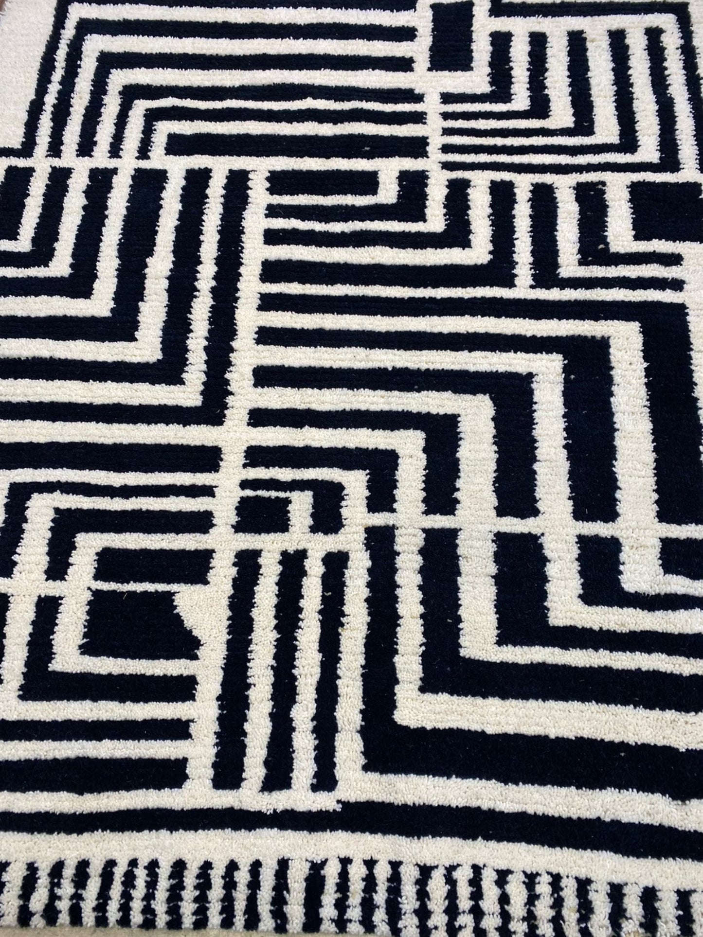 New Beni Ouarain Rug–White And Black
