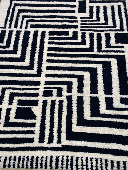 New Beni Ouarain Rug–White And Black