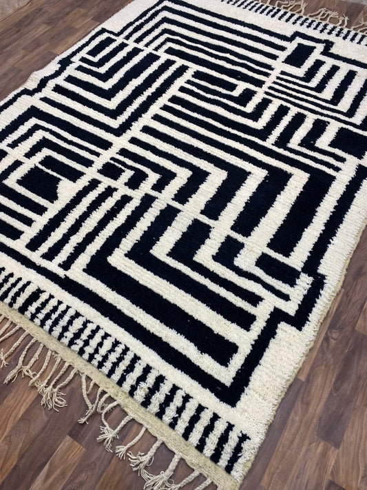 New Beni Ouarain Rug–White And Black